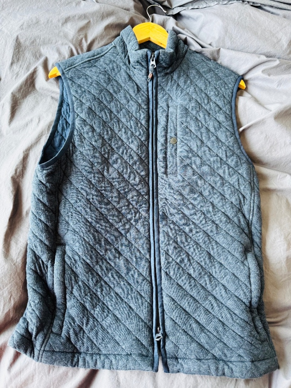 Faherty Epic Quilted Fleece Vest - Size M - Blue